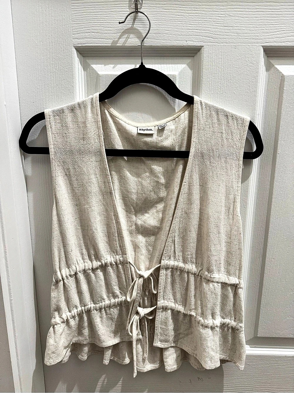 Rhythm Ruffled Tie Front Rayon Linen Blouse in Cream Like New